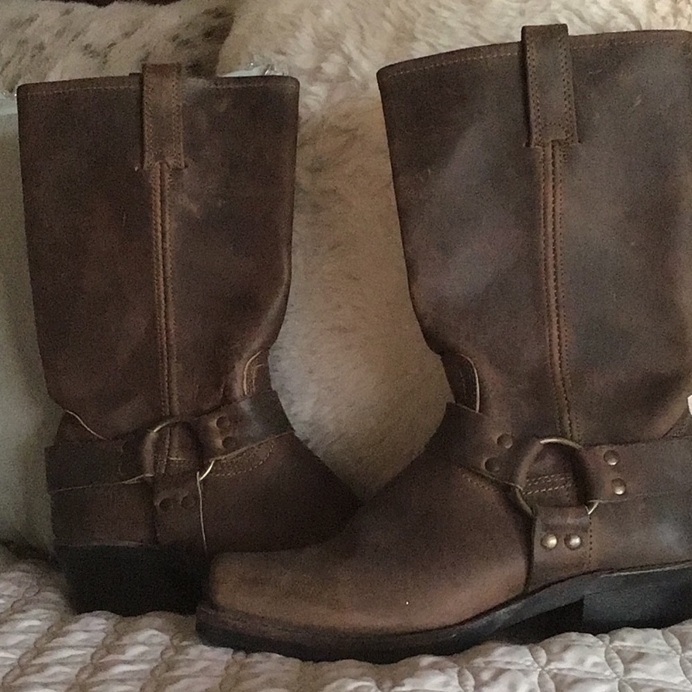Frye harness 12R color tan, 71/2m run small new not box